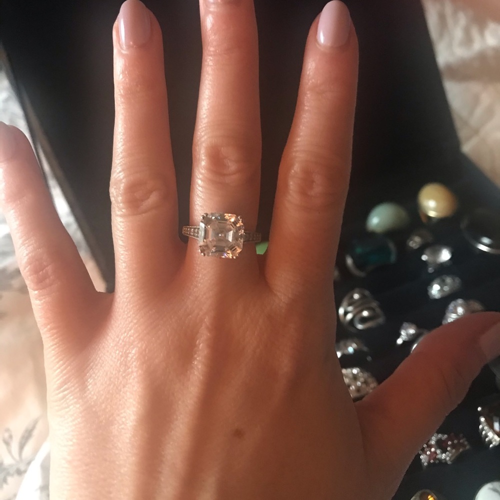 ShowStopper! 💍 - Picture 3 of 3